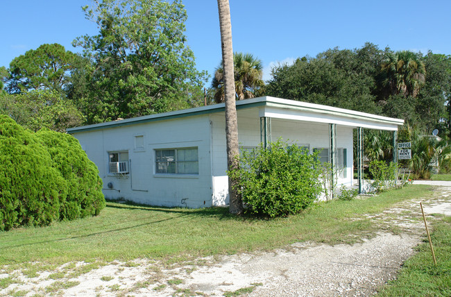 560 Us-17-92 in Debary, FL - Building Photo - Building Photo