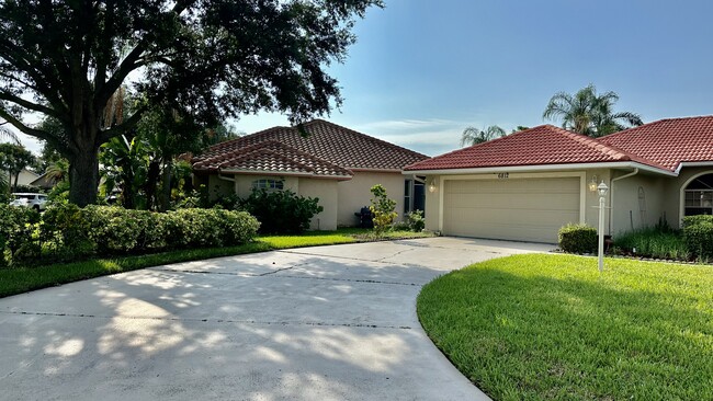 6812 Corral Cir in Sarasota, FL - Building Photo - Building Photo