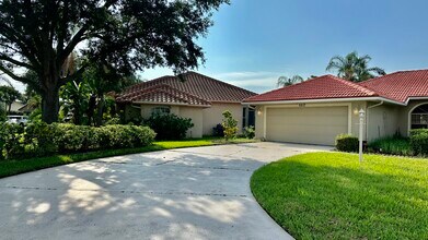 6812 Corral Cir in Sarasota, FL - Building Photo - Building Photo
