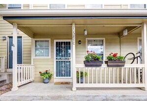 10587 W Maplewood Dr, Unit C in Littleton, CO - Building Photo