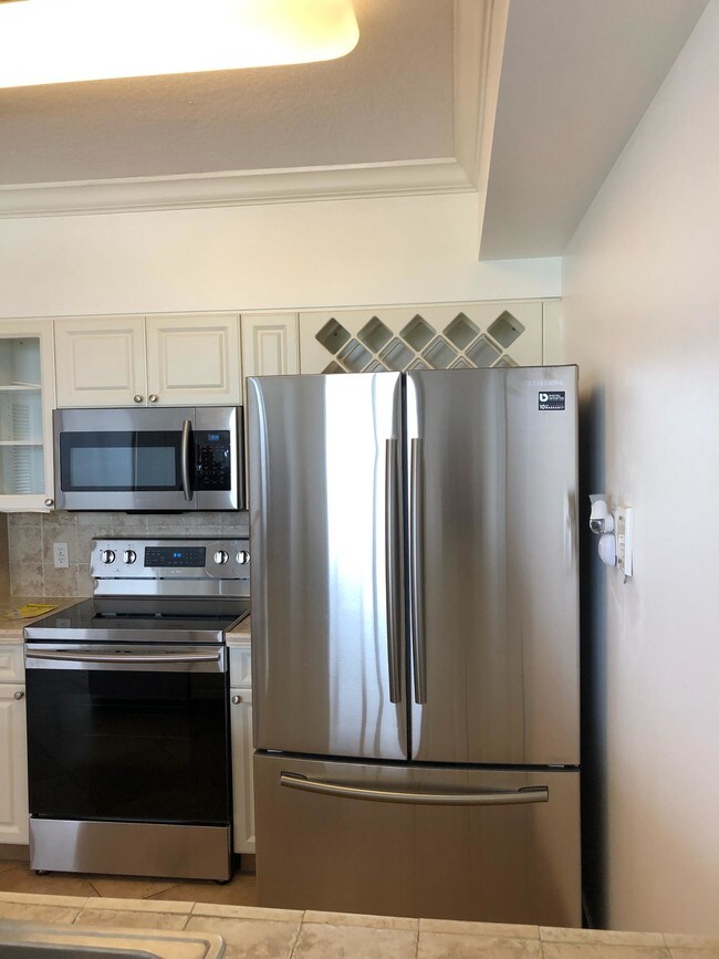 1 Glen Royal Pkwy, Unit 1009 in Miami, FL - Foto de edificio - Building Photo