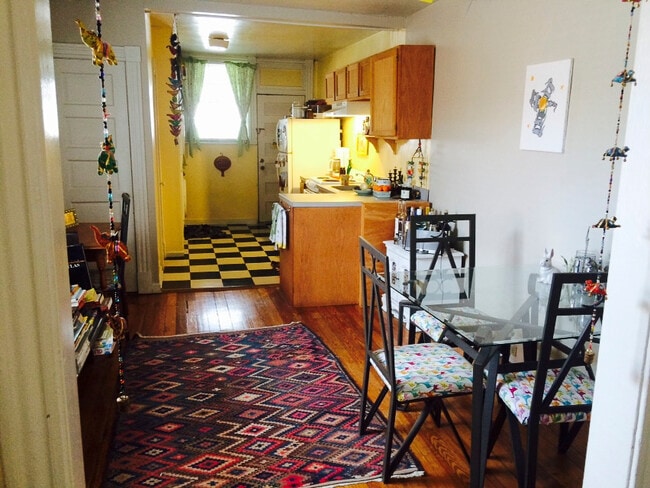 3204 Stuart Ave, Unit D in Richmond, VA - Foto de edificio - Building Photo