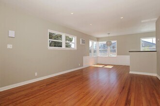 2577 Granville Ave, Unit 2577 in Los Angeles, CA - Foto de edificio - Building Photo