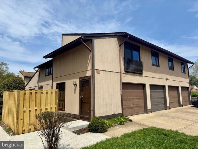 property at 544 Glen Ct
