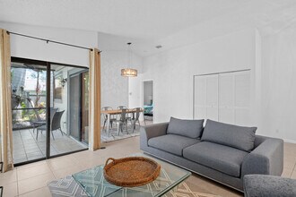 2533 Bedford Mews Dr in Wellington, FL - Building Photo - Building Photo