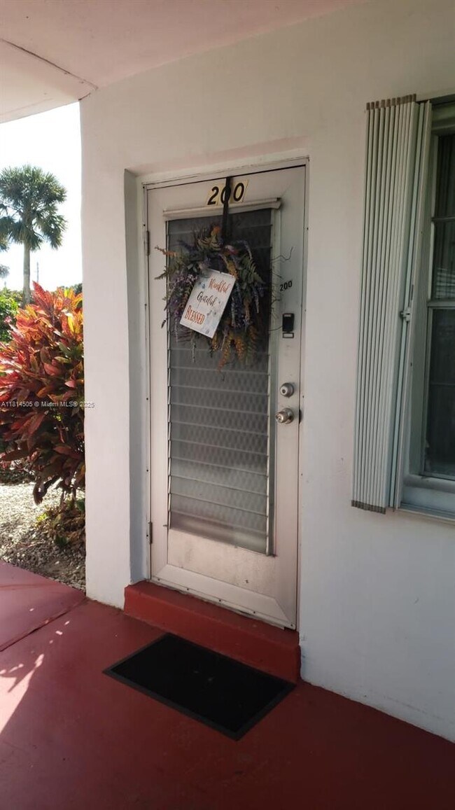 200 North Dr in West Palm Beach, FL - Building Photo - Building Photo