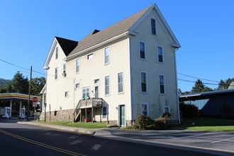 101 W Pine Grove Rd in Pine Grove Mills, PA - Building Photo - Building Photo