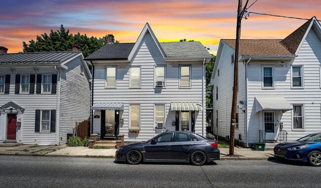 36 W Simpson St in Mechanicsburg, PA - Foto de edificio - Building Photo