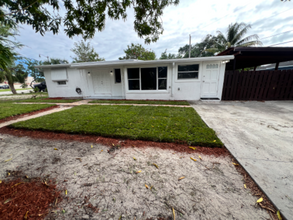 1960 NE 54th St in Pompano Beach, FL - Building Photo - Building Photo