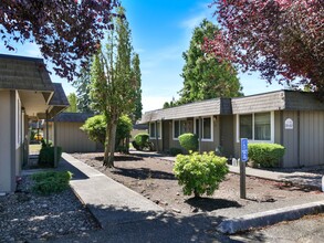 Lakeview South in Tacoma, WA - Foto de edificio - Building Photo