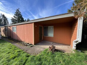 1408 Village Park Pl in West Linn, OR - Building Photo - Building Photo