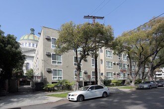 Portland Villa in Los Angeles, CA - Building Photo - Building Photo