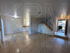 819 Dundee Wy in Stockton, CA - Building Photo - Building Photo