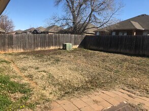 520 S Castle Ridge Ln in Mustang, OK - Building Photo - Building Photo