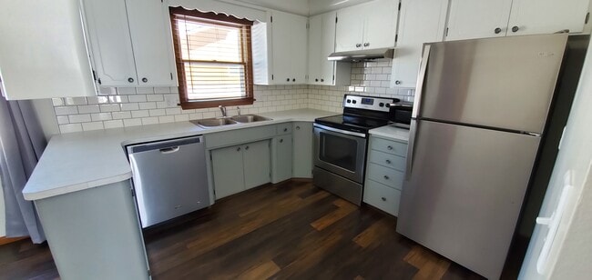 2512 N 4th St in Bismarck, ND - Foto de edificio - Building Photo