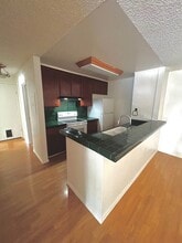 4900 Overland Ave, Unit 214 in Culver City, CA - Foto de edificio - Building Photo