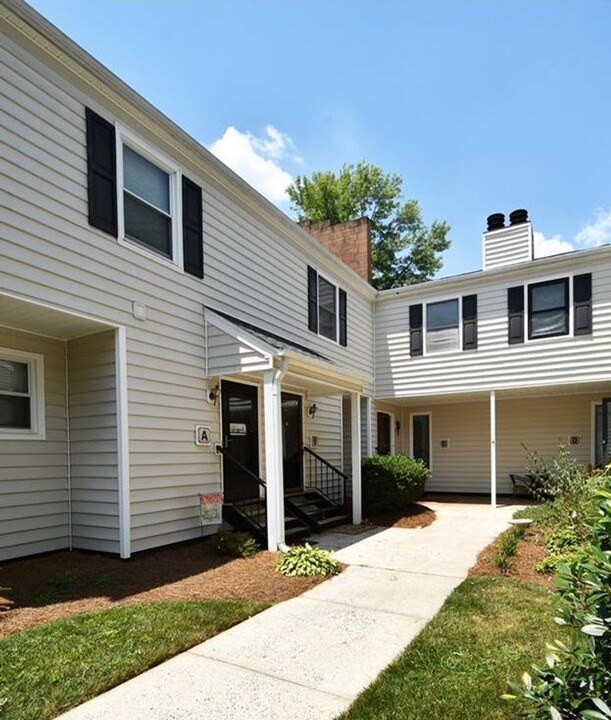 2305 Flagstone Ct in Winston-Salem, NC - Building Photo