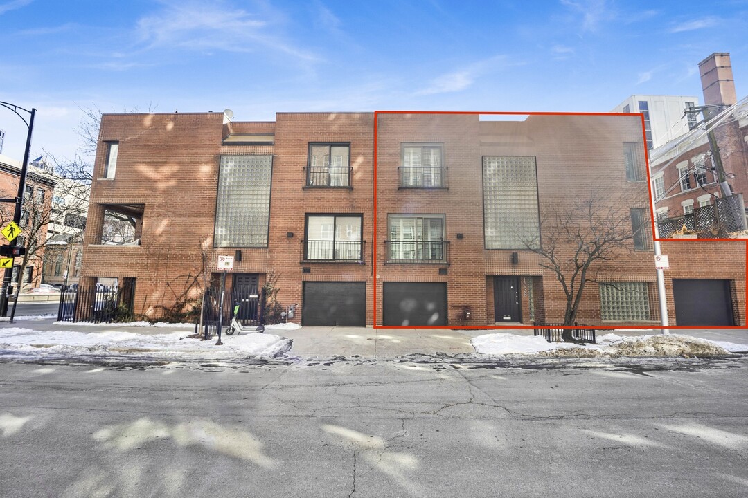 1038 N La Salle Dr in Chicago, IL - Building Photo