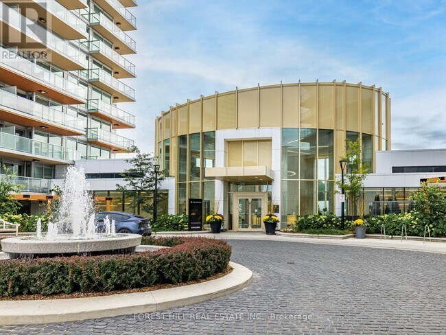 27 McMahon Dr in Toronto, ON - Building Photo - Building Photo