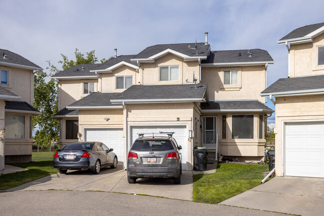 31 Rundlelawn Pk NE in Calgary, AB - Building Photo - Building Photo