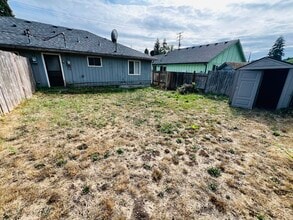 118 W Birch St, Unit 120 in Shelton, WA - Foto de edificio - Building Photo
