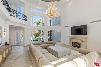 504 Elm Dr in Beverly Hills, CA - Building Photo - Building Photo