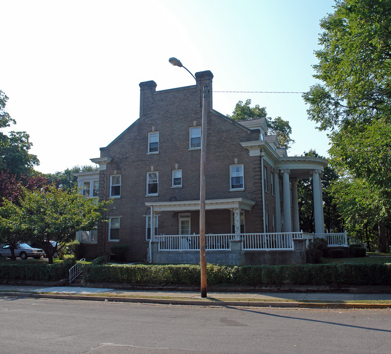 840 N Fountain Ave in Springfield, OH - Building Photo