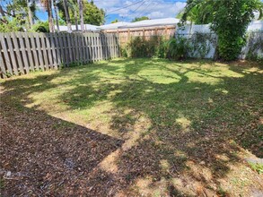 695 NE 46th Ct, Unit 691 NE 46th Ct in Oakland Park, FL - Building Photo - Building Photo