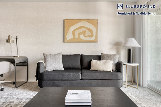 3662 Barham Blvd in Los Angeles, CA - Building Photo - Building Photo