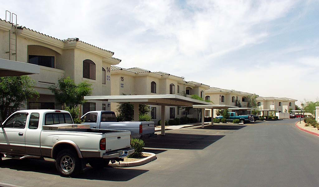 Desert Breeze Villas in Phoenix, AZ - Building Photo