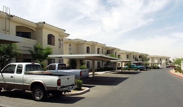 Desert Breeze Villas in Phoenix, AZ - Foto de edificio - Building Photo