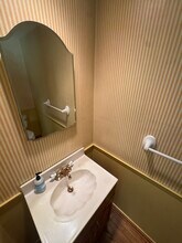 19621 Sparr Spring Rd in Gaithersburg, MD - Foto de edificio - Building Photo