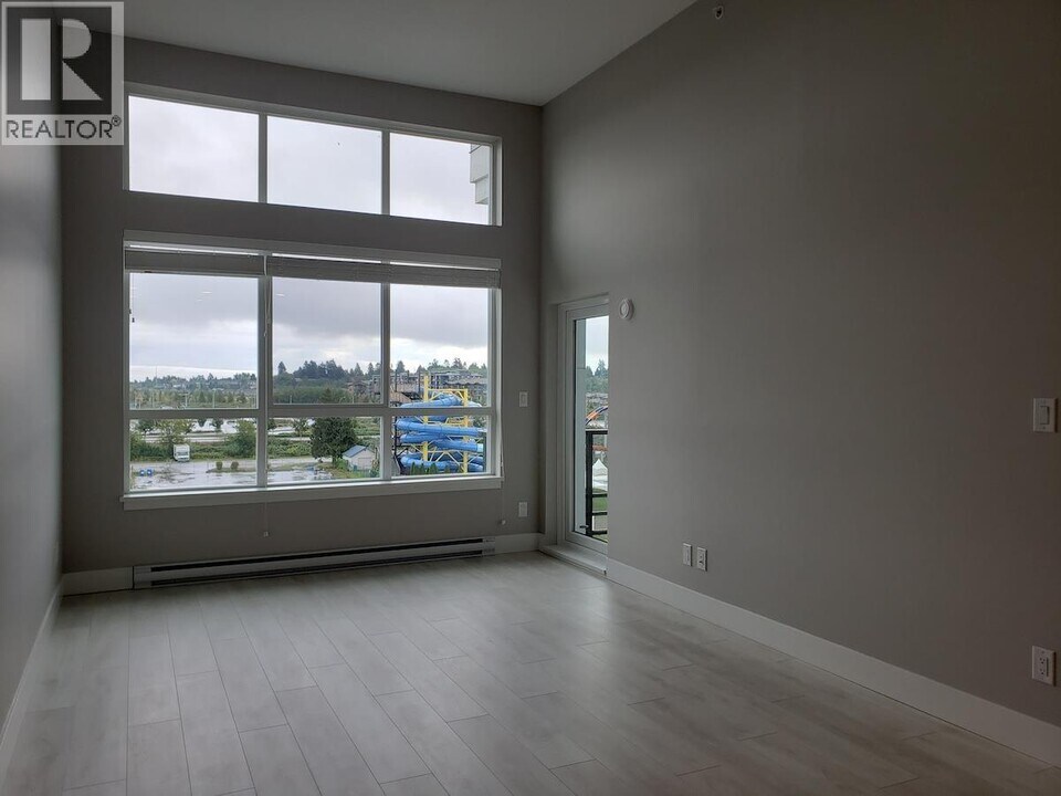 4690 Hawk Ln in Delta, BC - Building Photo