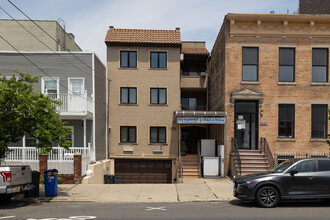 4011 23rd Ave in Astoria, NY - Foto de edificio - Building Photo