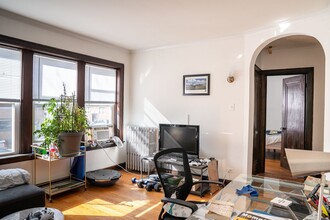 2474 W Cullom Ave in Chicago, IL - Building Photo - Building Photo