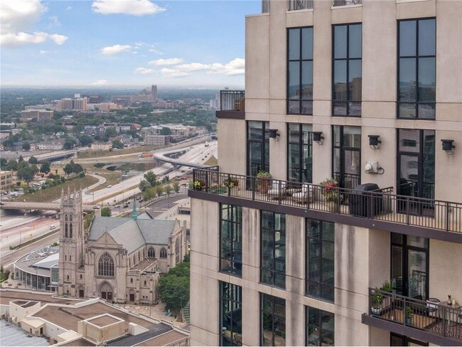 201 S 11th St in Minneapolis, MN - Foto de edificio - Building Photo