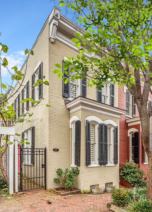 1237 29th St NW in Washington, DC - Building Photo