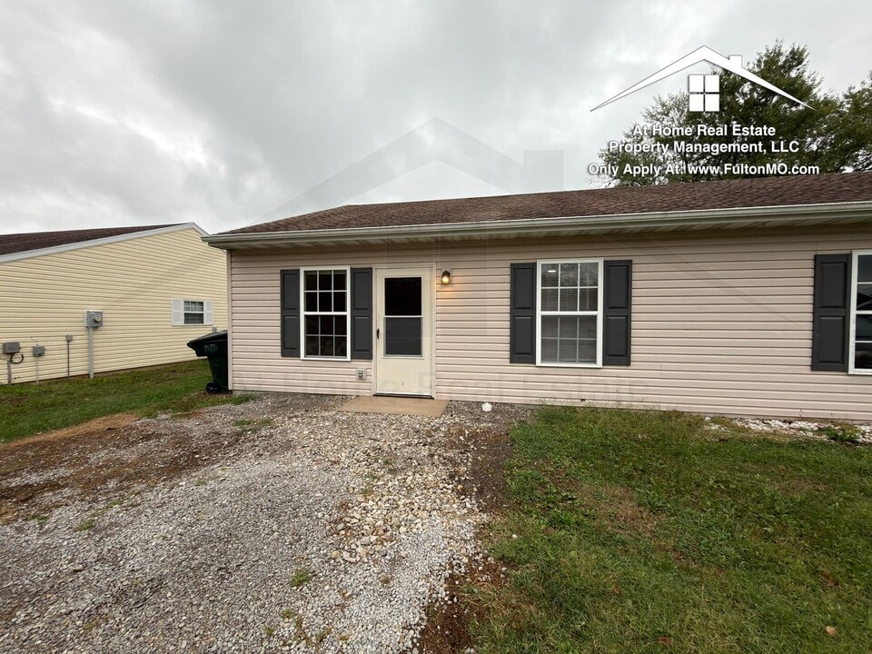 1900 Dunham Dr in Fulton, MO - Building Photo