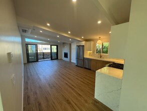 110 Paseo De La Concha, Unit D in Redondo Beach, CA - Foto de edificio - Building Photo