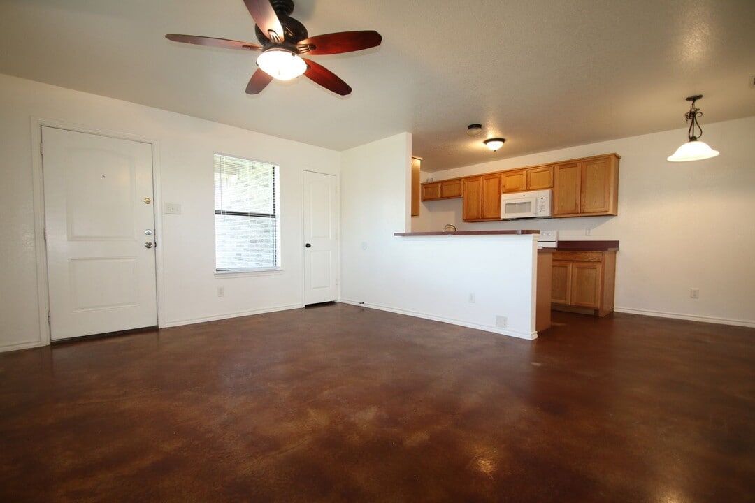 8109 Doreen Ave-Unit -8111 in Fort Worth, TX - Building Photo