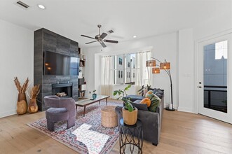 5715 Larkin St in Houston, TX - Building Photo - Building Photo