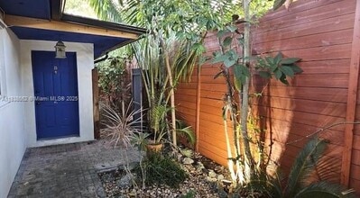 2928 Louise St in Miami, FL - Building Photo - Building Photo