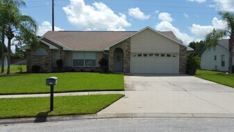 2206 Deata Ct in St. Cloud, FL - Building Photo