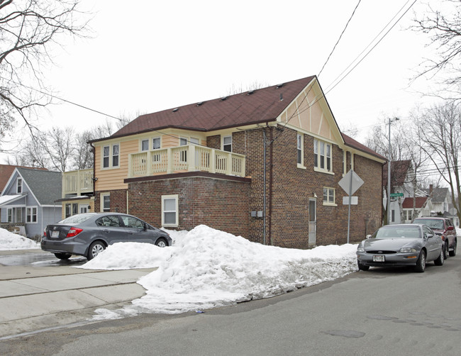 2904 Milwaukee St in Madison, WI - Foto de edificio - Building Photo