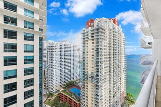 1 SE 12th St, Unit SI FL28-ID1050317P in Miami, FL - Foto de edificio - Building Photo