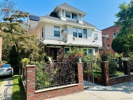 84-39 Lefferts Blvd in Queens, NY - Building Photo