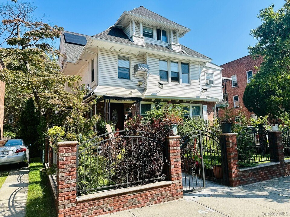 84-39 Lefferts Blvd in Queens, NY - Building Photo