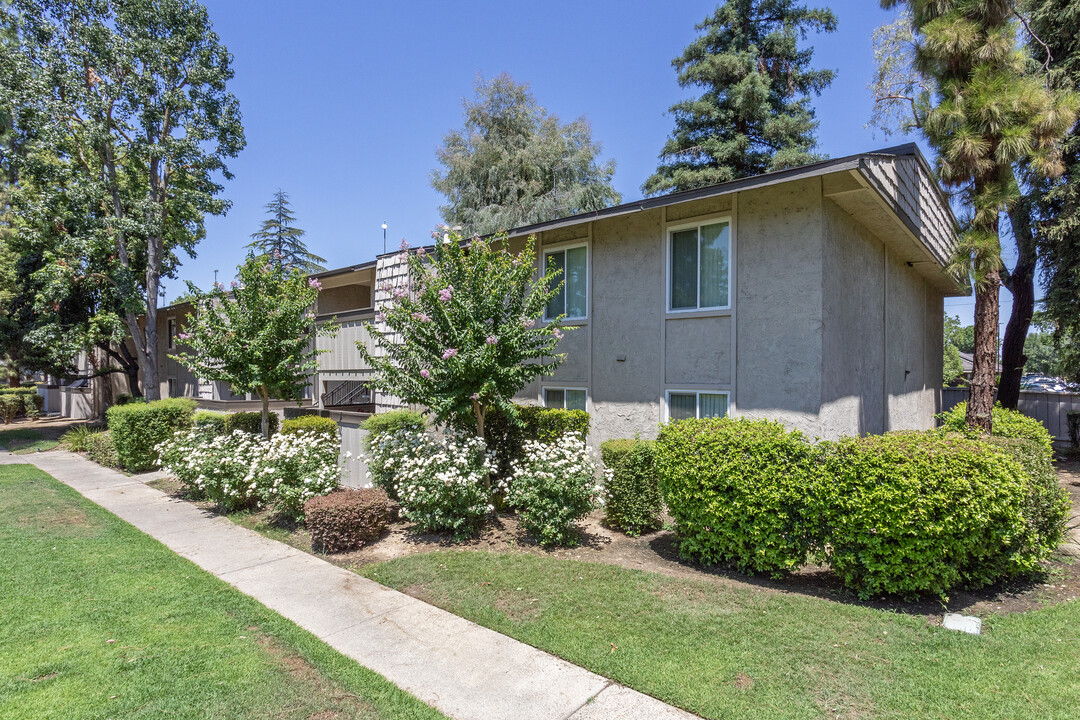 Cedar Commons in Fresno, CA - Building Photo