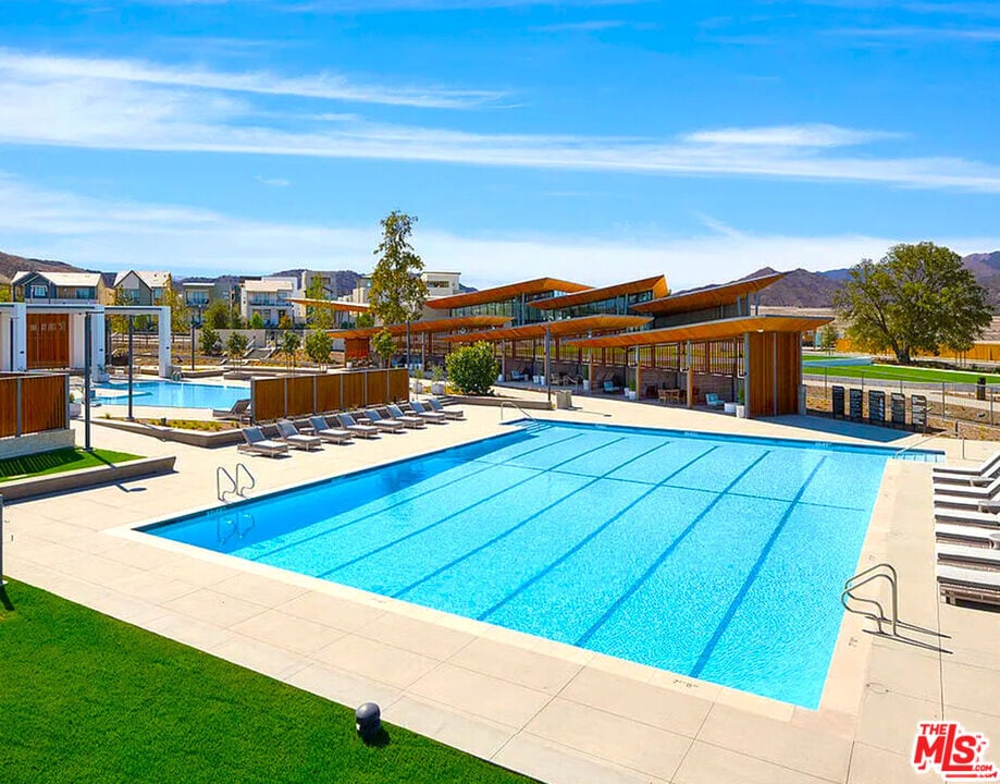 27056 Tanager Ln in Valencia, CA - Building Photo