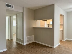 2101 6th Ave N in Texas City, TX - Building Photo